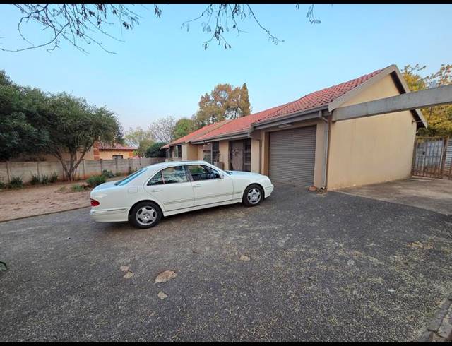 3 BEDROOM HOUSE FOR SALE IN HEUWELOORD